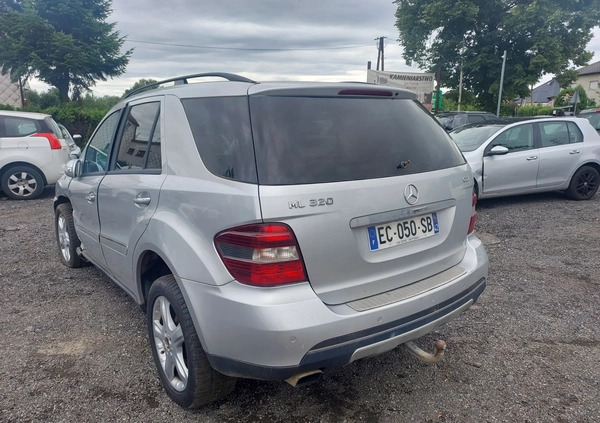 Mercedes-Benz ML cena 11300 przebieg: 289000, rok produkcji 2006 z Stopnica małe 232